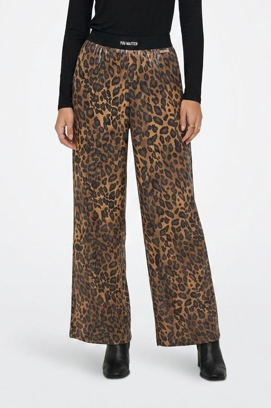 Your go-to classic pants